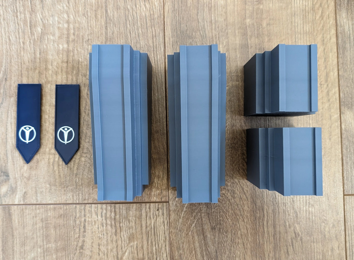 Star Wars Action Figure Display Bo Katan Throne Room Pillar (Set of Two)